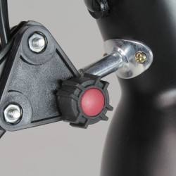 Detalle de pieza articulada de la cabeza del Flexo Luxo negro