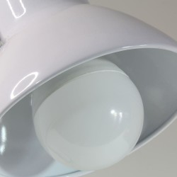 Detalle de la cabeza con bombilla