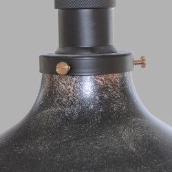Detalle portalámparas E27 de lámpara tuba negro