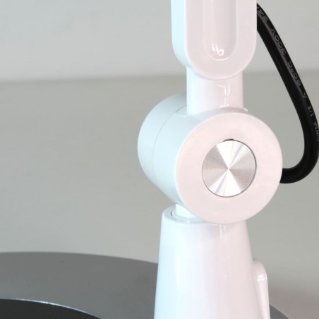 Detalle de parte móvil del Flexo LED Lul con cargador wireless