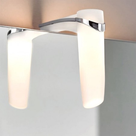 Aplique de baño LED 2W 4000K Mallorca instalado detrás de un espejo de baño