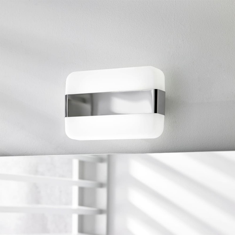 Aplique de baño LED 10W 5700K Alicante instalado en baño con espejo