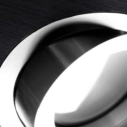 Detalle EMPOTRABLE HELIUM REDONDO NEGRO y cromo