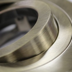 EMPOTRABLE CUADRADO BASCULANTE HELIUM ORO VIEJO DETALLE ACABADO