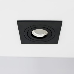 EMPOTRABLE CUADRADO BASCULANTE HELIUM NEGRO instalado en techo