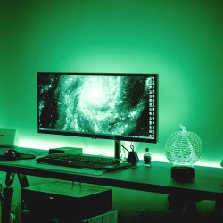 Mesa de escritorio con SOBREMESA 3D - CALABAZA encendida