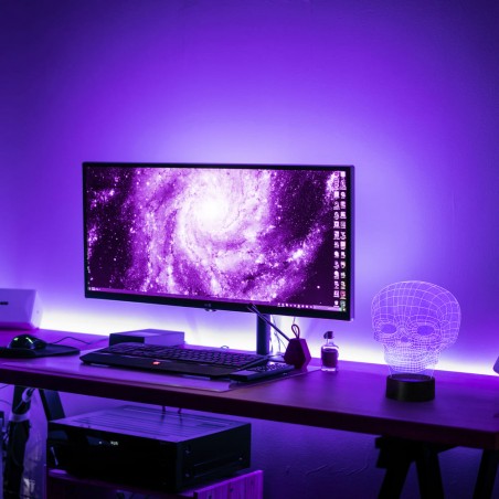 Mesa de escritorio con SOBREMESA 3D - CALAVERA encendida