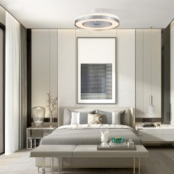 Dormitorio moderno decorado con ventilador Yoli color plateado encendido con luz cálida