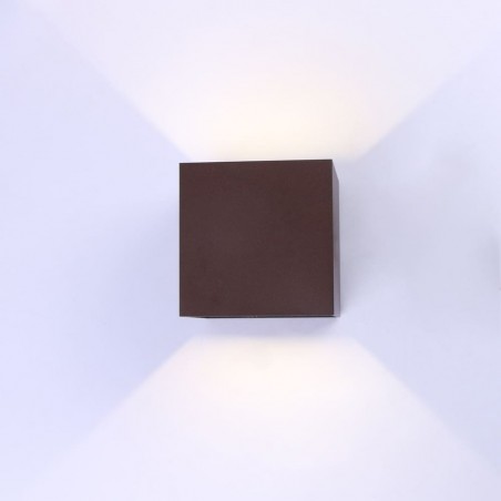 Aplique IP54 Cube led 2x5W 4000K marrón óxido instalado en pared vista frontal