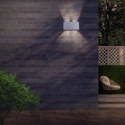 Pared exterior de jardín decorada con  Aplique IP54 Cube led 4x5W 4000K blanco encendido