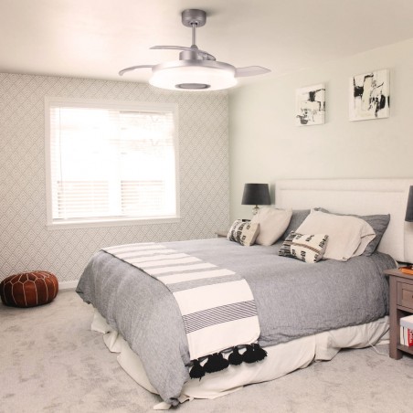 Dormitorio juvenil decorado con Ventilador DC Gaby LED RGB-CCT y Altavoz encendido luz cálida