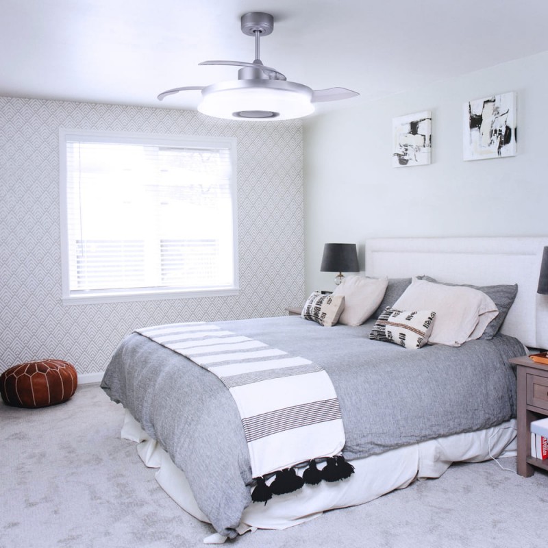 Dormitorio juvenil decorado con Ventilador DC Gaby LED RGB-CCT y Altavoz encendido luz fría