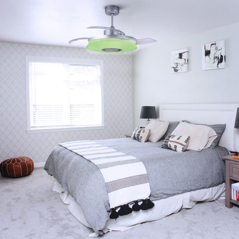 Dormitorio juvenil decorado con Ventilador DC Gaby LED RGB-CCT y Altavoz encendido luz verde