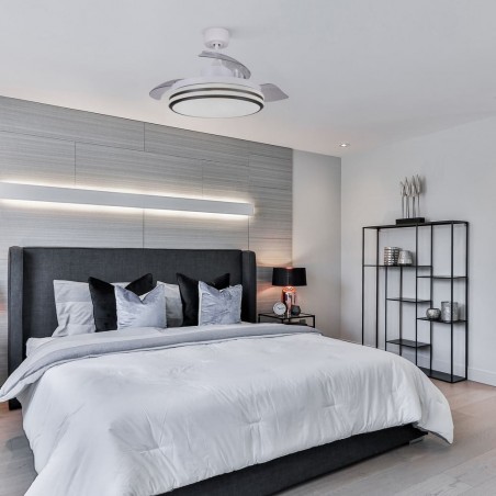 Dormitorio de diseño moderno con ventilador Louis blanco apagado