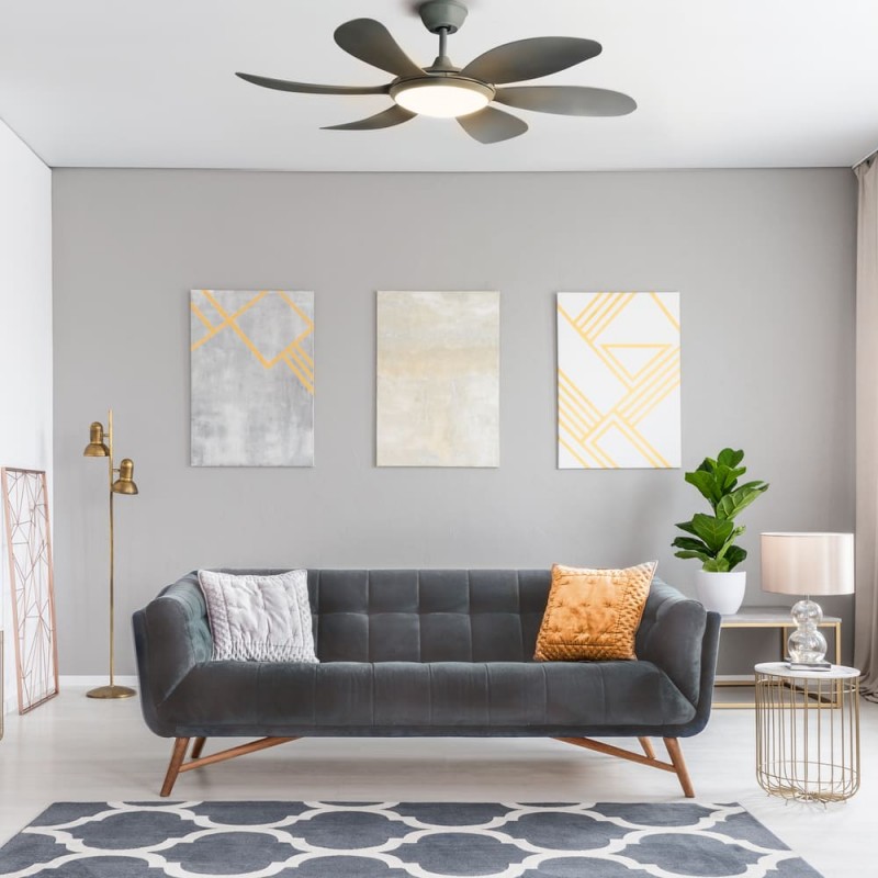 Salón acogedor de estilo moderno decorado con Ventilador DC Tanik gris Led 24W CCT encendido con luz cálida