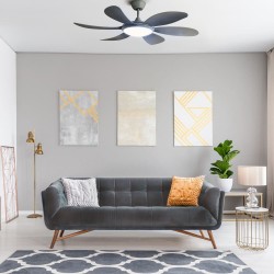 Salón acogedor de estilo moderno decorado con Ventilador DC Tanik gris Led 24W CCT encendido con luz fría