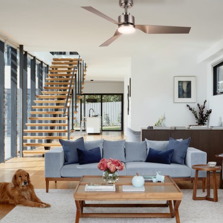 Salón moderno decorado con Ventilador DC Ekos niquel Led 15W CCT encendido con luz cálida