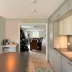 Cocina moderna decorada con plafones LED Know redondos blancos de 6 watios