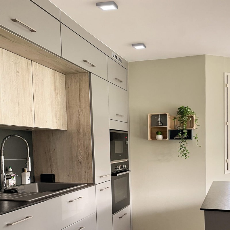 Cocina moderna decorada con PLAFON LED 6W 4000K KNOW CUADRADO GRIS