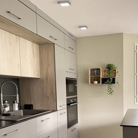 Cocina moderna decorada con PLAFON LED 6W 4000K KNOW CUADRADO GRIS