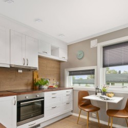 Cocina amplia decorada con PLAFON LED 6W 4000K KNOW CUADRADO BLANCO