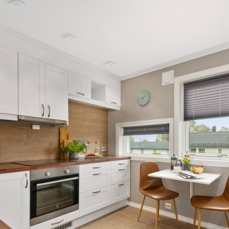 Cocina amplia decorada con PLAFON LED 6W 4000K KNOW CUADRADO BLANCO