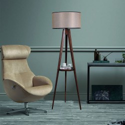 Sala de estar decorada con Lámpara de pie de madera Model 1 beige