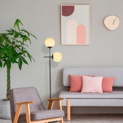 Sala de estar decorada con Lámpara de pie negra con dos luces Model 8