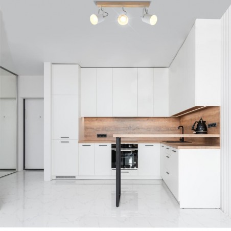 Cocina abierta decorada con Plafón Dera con tres focos