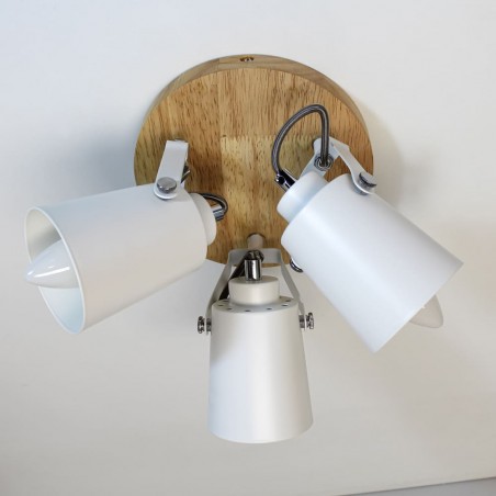 Plafón Dera redondo con tres focos con diferentes  ángulos y posiciones de los puntos de luz