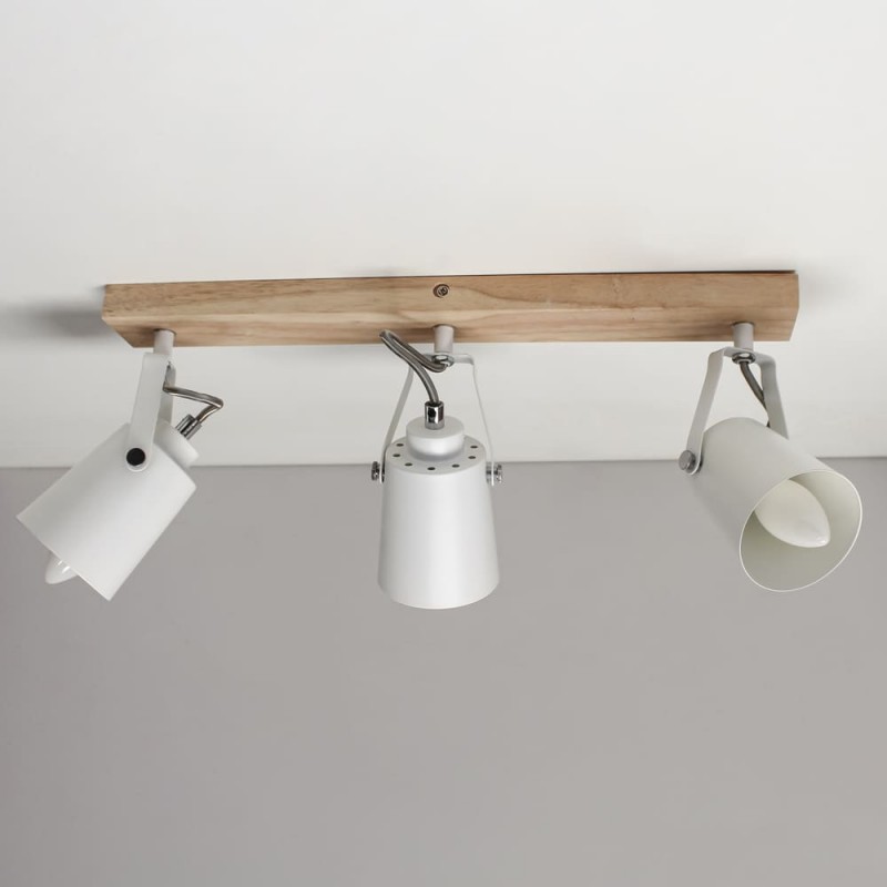 Plafón Dera con tres focos instalado en techo