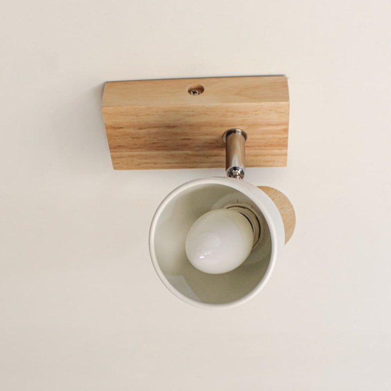 Plafón Lan con un foco instalado en techo