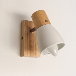 Plafón Lan con un foco instalado en pared