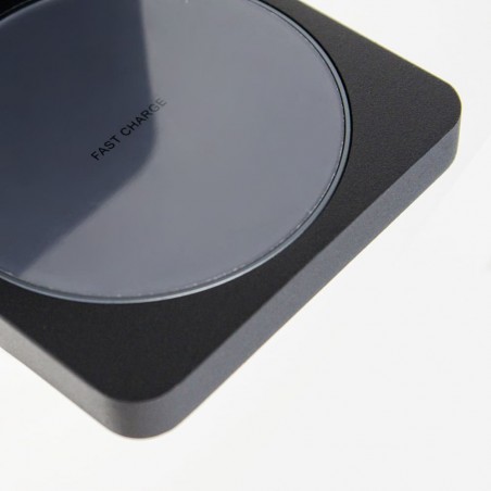 Detalle cargador con Aplique LED Rob2 5W+3W USB y cargador wireless