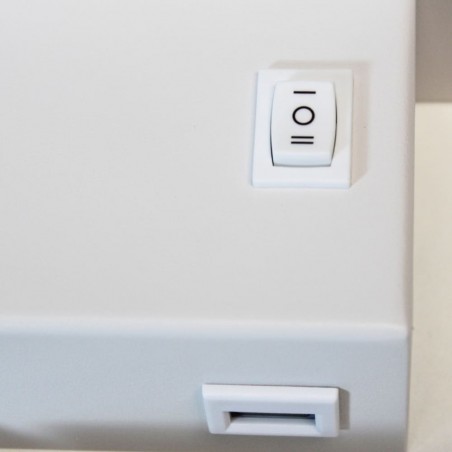 Detalle USB Aplique LED Rob 5W+3W USB y cargador wireless