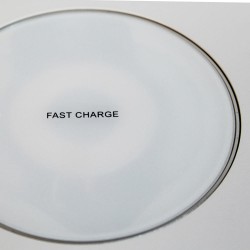 Detalle cargador Aplique LED Rob 5W+3W USB y cargador wireless