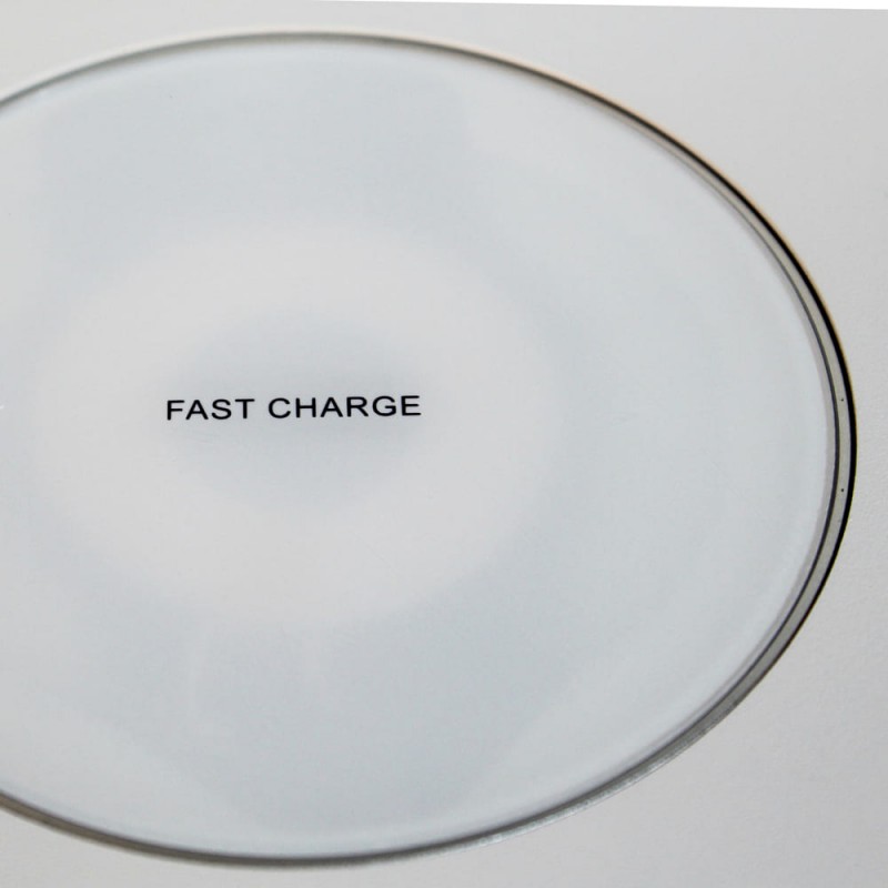 Detalle cargador Aplique LED Rob 5W+3W USB y cargador wireless