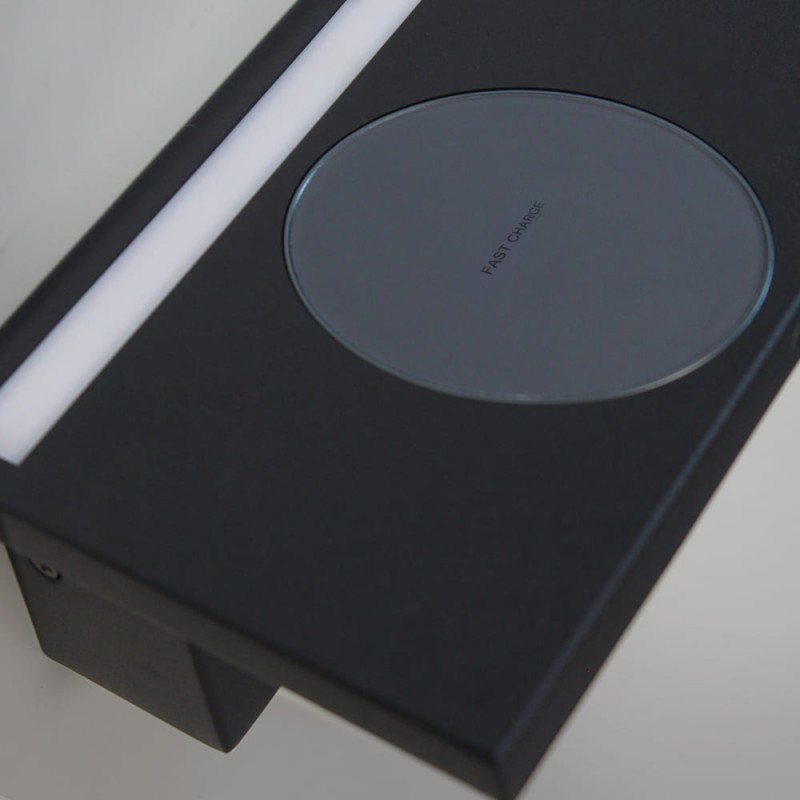 Detalle cargador Aplique LED Rob2 5W+3W USB y cargador wireless