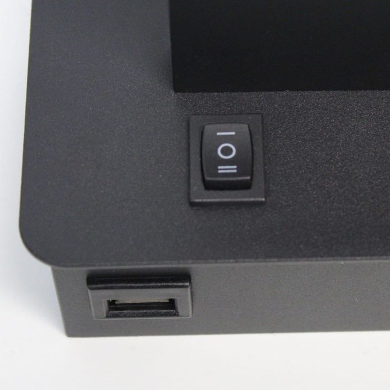 Detalle USB Aplique LED Rob2 5W+3W USB y cargador wireless