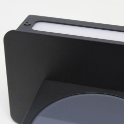 Detalle Aplique LED Rob2 5W+3W USB y cargador wireless