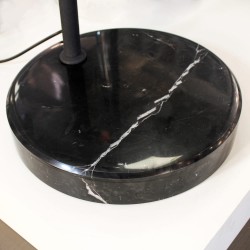 Detalle pie de mármol Lámpara de pie Noova negro 1xE27