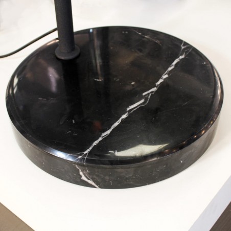 Detalle pie de mármol Lámpara de pie Noova negro 1xE27