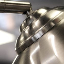 Detalle acabado Lámpara de pie Noova níquel 1xE27