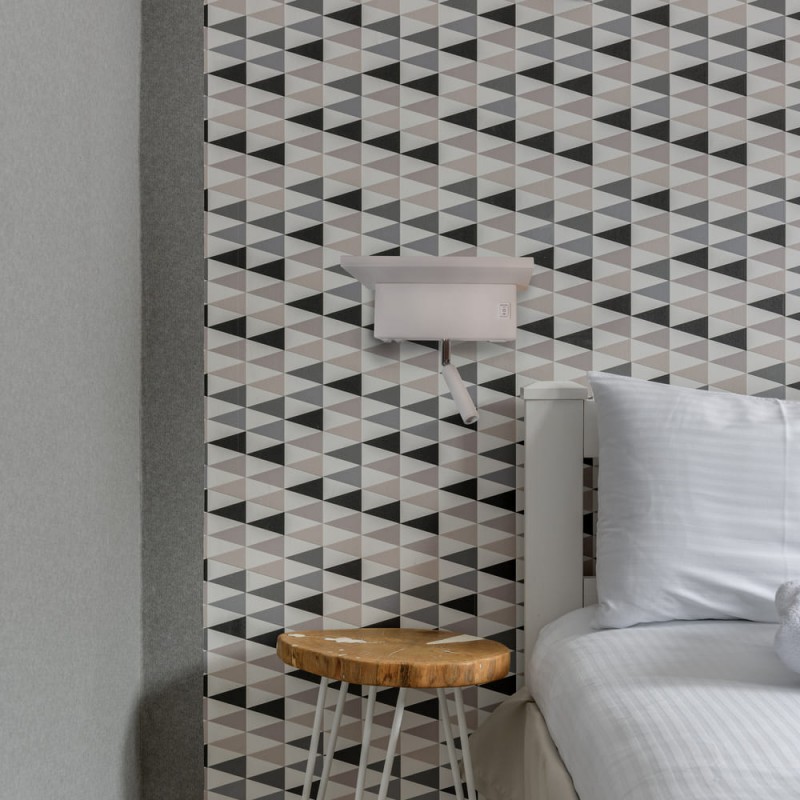 Dormitorio decorado con el Aplique LED Rob 5W+3W USB y cargador wireless