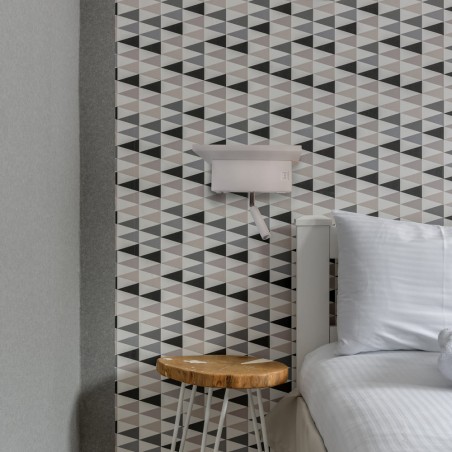 Dormitorio decorado con el Aplique LED Rob 5W+3W USB y cargador wireless