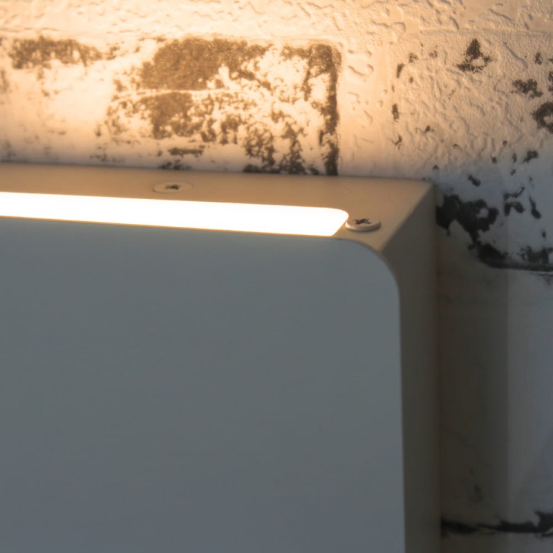 Aplique LED Rob 5W+3W USB y cargador wireless luz principal encendida