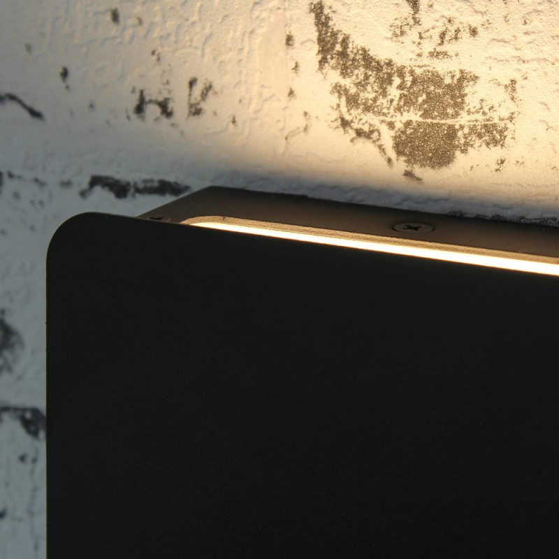 Luz principal del Aplique LED Rob2 5W+3W USB y cargador wireless encendida