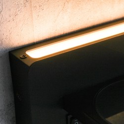 Luz principal encendida del Aplique LED Rob2 5W+3W USB y cargador wireless