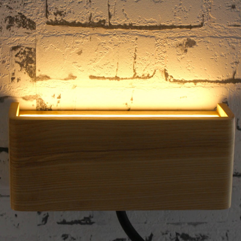 Luz principal encendida del Aplique LED Madera Ravel 5W+3W USB