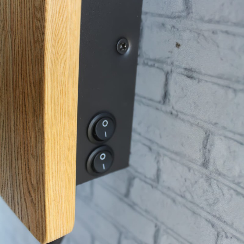 Detalle botones de encendido del Aplique LED Madera Renoir 5W+3W USB